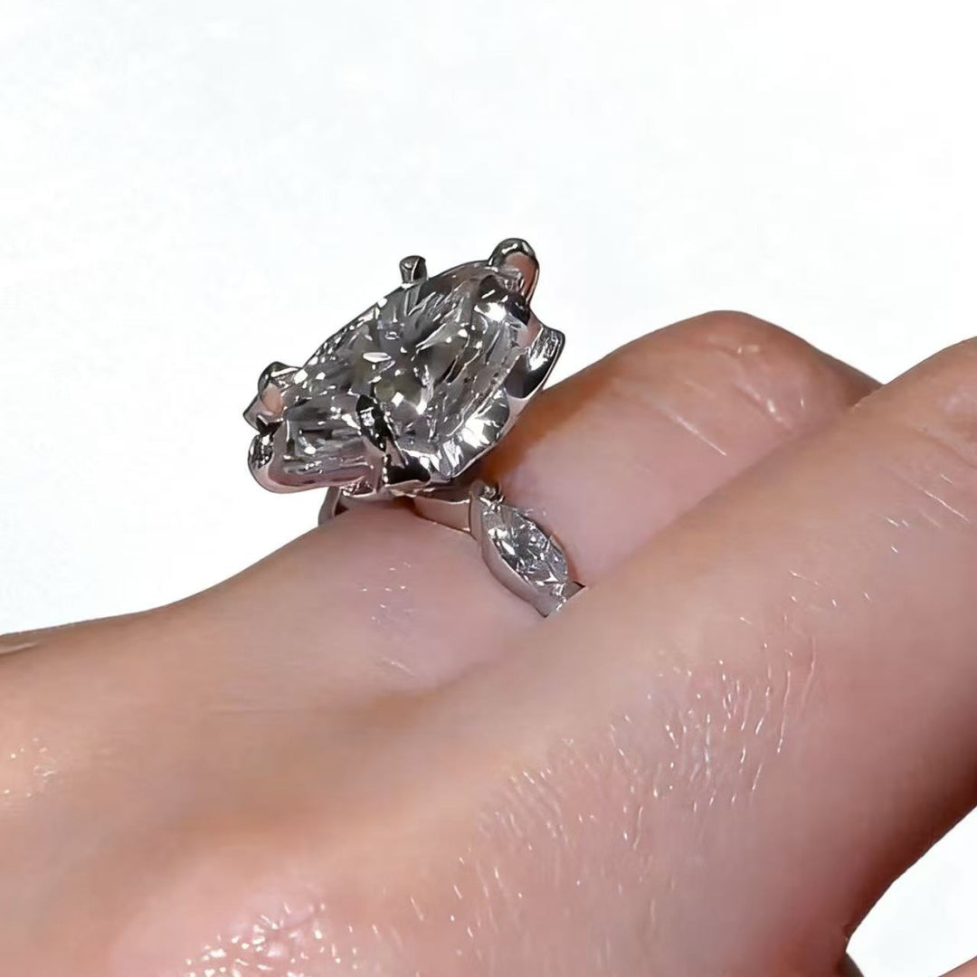 18K Gold Marquise Star Diamond Ring – Luxurious Setting, Elegant & Unique Design