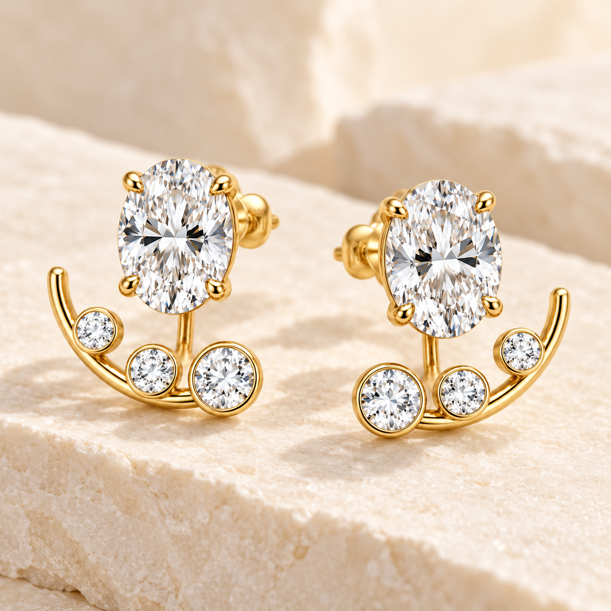 Arclet oval claws and three graduated round bezels per ear, detail visualization