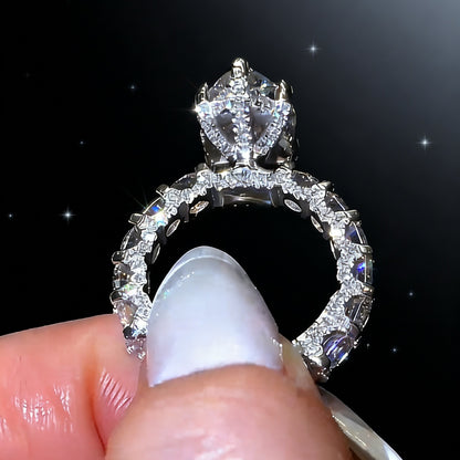 18K Gold Marquise Cut Diamond Ring – Luxurious Setting, Elegant & Timeless Design