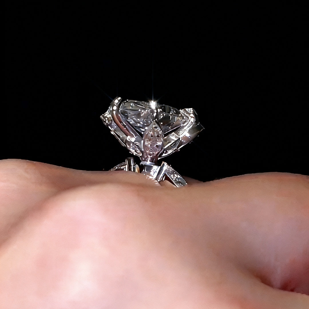 18K Gold Marquise Star Diamond Ring – Luxurious Setting, Elegant & Unique Design