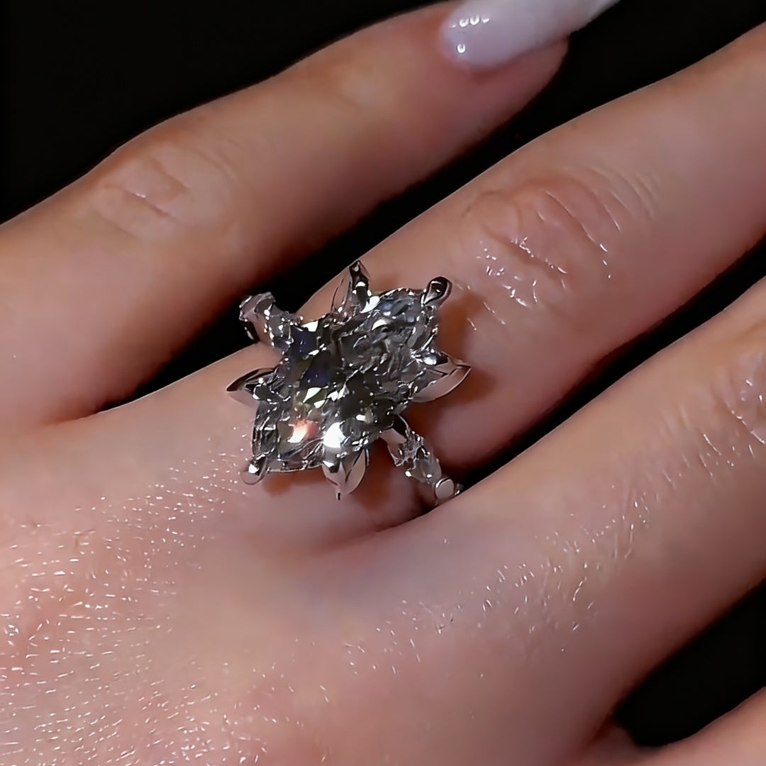 18K Gold Marquise Star Diamond Ring – Luxurious Setting, Elegant & Unique Design