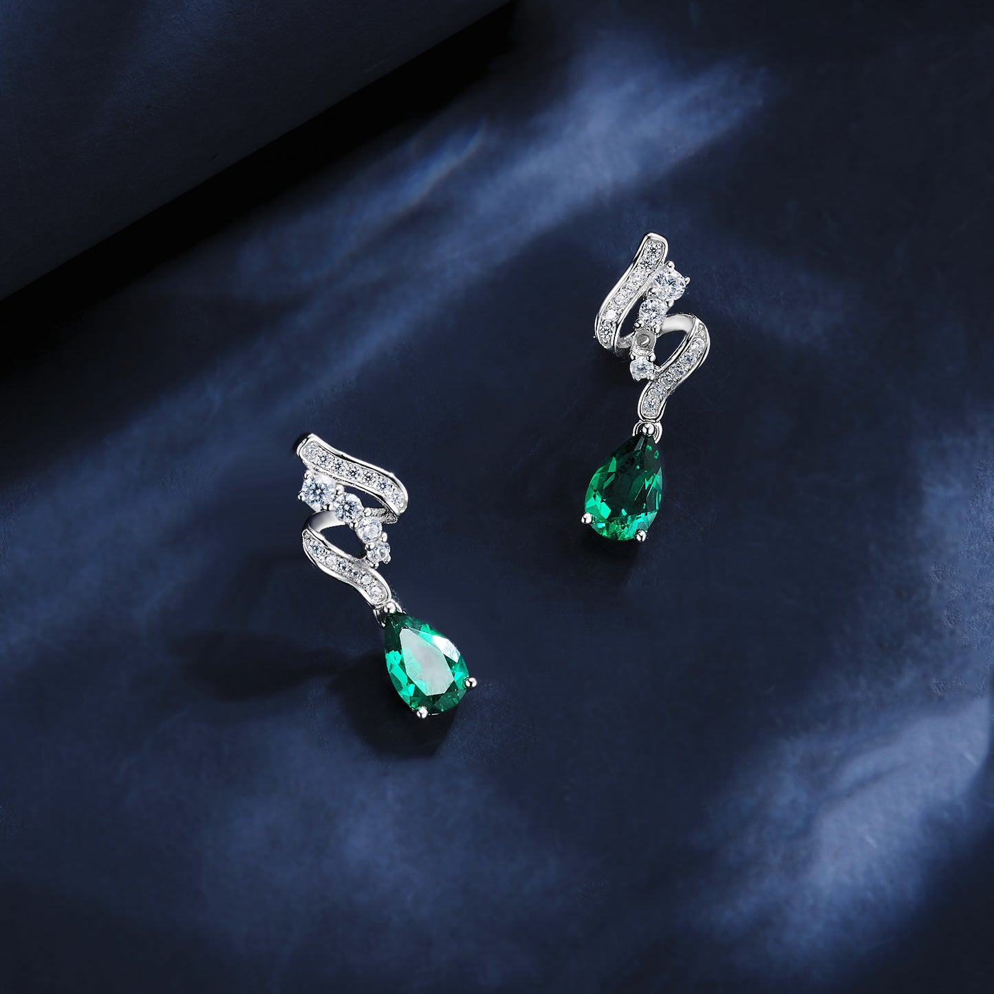 Lab-Grown Emerald Earrings – Elegant Green Gemstone Earrings for Women, Dainty & Timeless Design, Fashionable Everyday Jewelry, Sustainable Luxury Gift