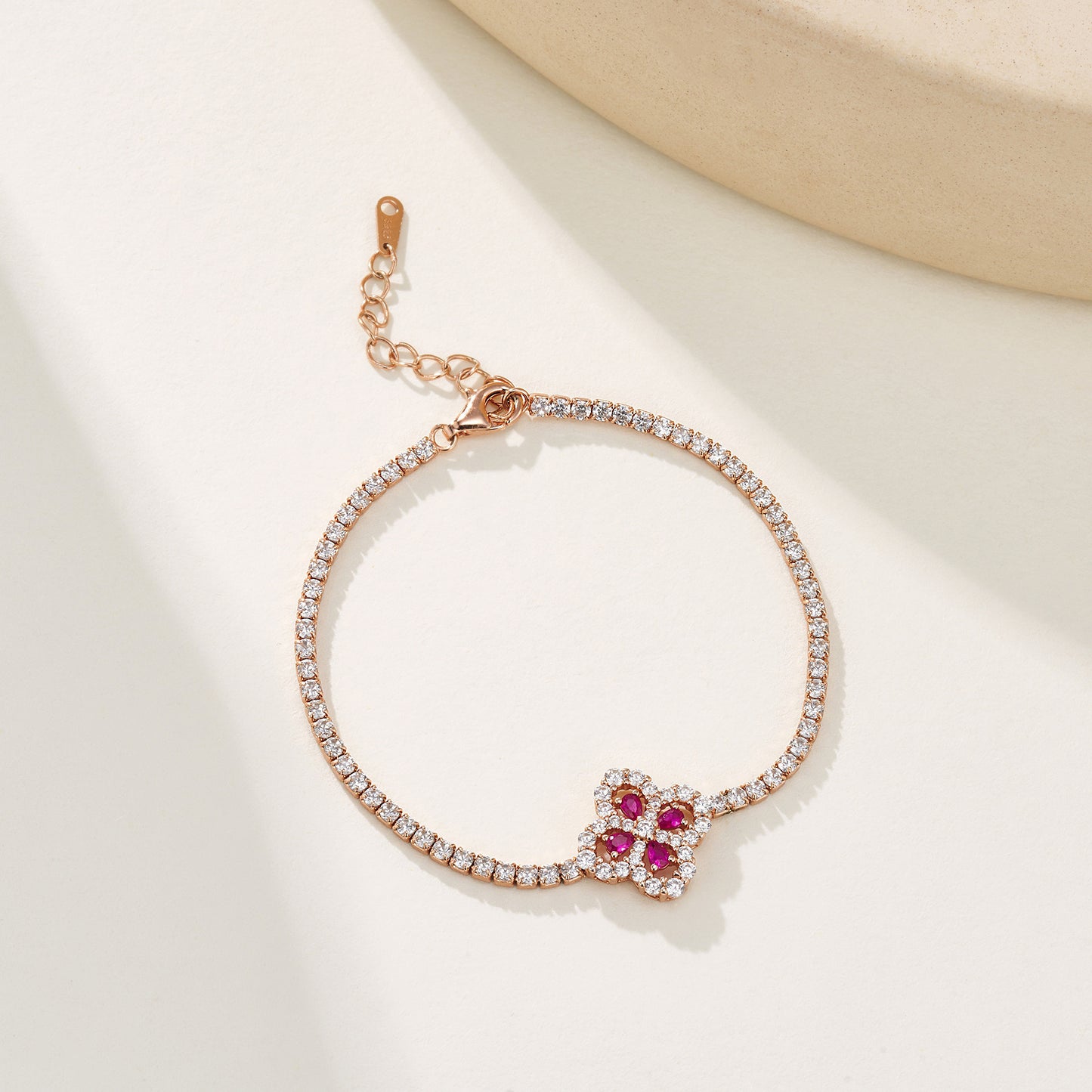 Lab-Grown Diamond Clover Bracelet – Dainty and Versatile Women’s Bracelet, Perfect for Everyday Wear and Stacking, Sustainable Diamond Design, Minimalist and Elegant Style, Ideal Gift Choice