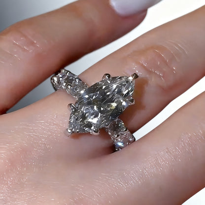 18K Gold Marquise Cut Diamond Ring – Luxurious Setting, Elegant & Timeless Design