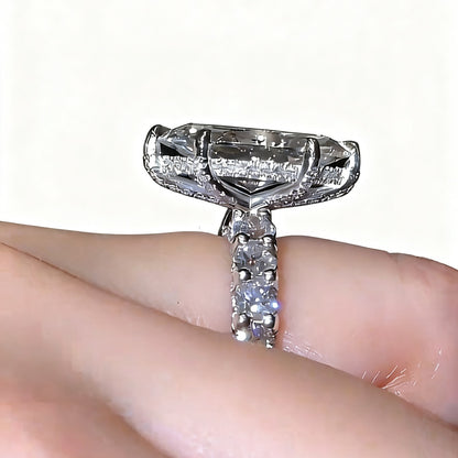 18K Gold Marquise Cut Diamond Ring – Luxurious Setting, Elegant & Timeless Design