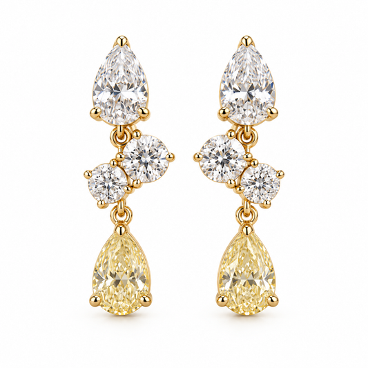 MISSISSI AA20 paired earrings in yellow gold tone, front view showing a white pear-shaped diamond above two diagonally arranged round diamonds and a pale-yellow pear-shaped drop; design visualization
