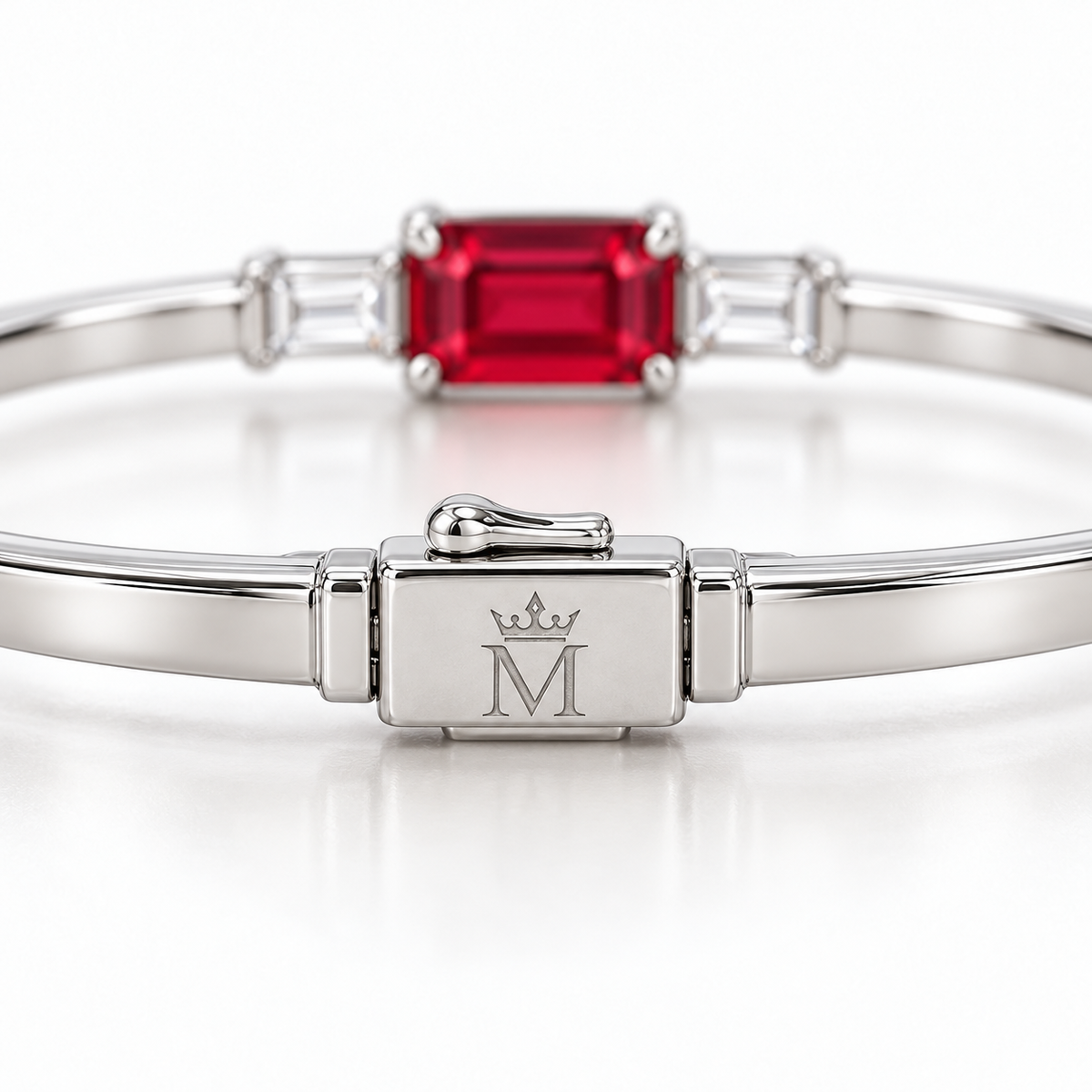 MISSISSI H26-RB02 white gold bangle with an east-west emerald-cut lab-grown ruby and two baguette lab-grown diamonds. Rear structure with crown-M engraving visualization.; design visualization
