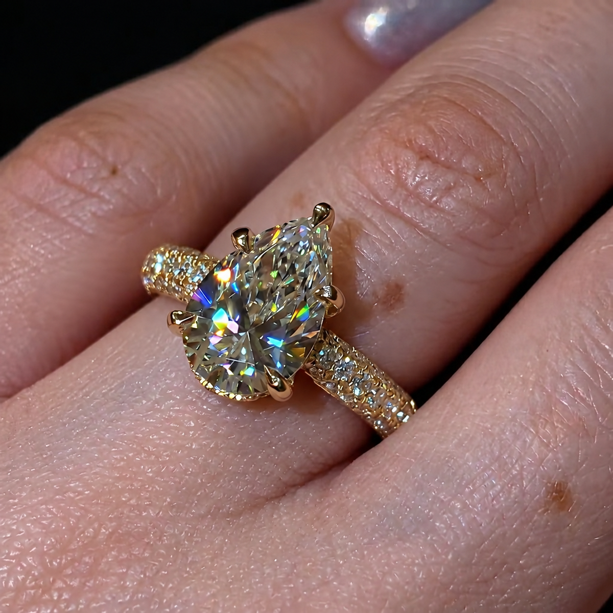 MISSISSI 3 Carat Pear Lab-Grown Diamond Hidden Halo Pavé Ring | E/VVS, IGI, on-hand view. Design visualization.