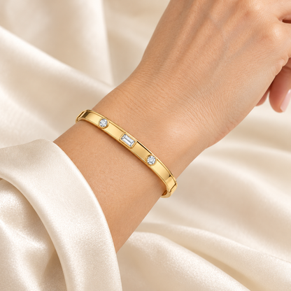 MISSISSI LIGHT INTERVAL lab-grown diamond bangle in yellow metal, on an adult light-skinned wrist; design visualization