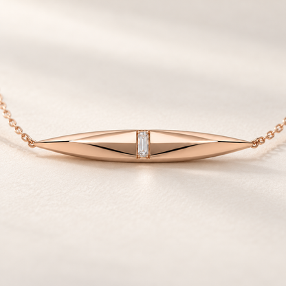 MISSISSI FACET LINE design visualization in rose gold, low-angle view of the elongated pendant and fine chain.