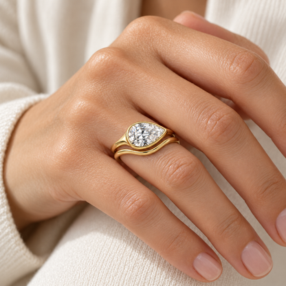 Ebb Duet Pear Lab-Grown Diamond Bridal Set wearing visualization with illustrative scale