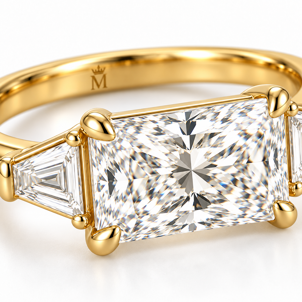 MISSISSI U03 east-west radiant lab-grown diamond three-stone ring in yellow gold, close-up of radiant center and trapezoid diamond setting; design visualization