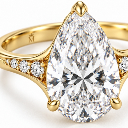 MISSISSI U04 pear lab-grown diamond contour ring in yellow gold, close-up of pear diamond and protective prong setting; design visualization