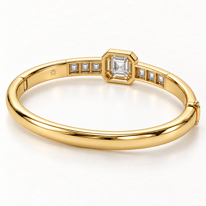 MISSISSI U10 Asscher-cut lab-grown diamond closed oval bangle in 14K yellow gold, rear, inner-band and clasp view, with three princess-cut diamonds on each shoulder.