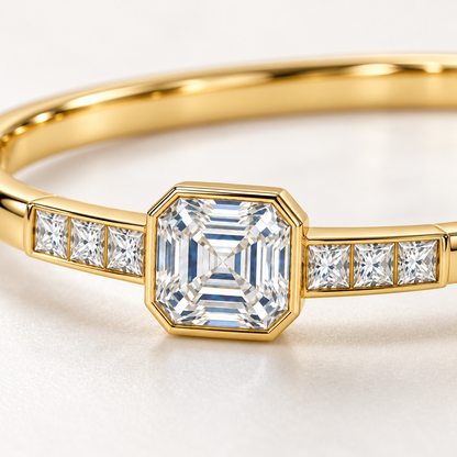 MISSISSI U10 Asscher-cut lab-grown diamond closed oval bangle in 14K yellow gold, setting macro, with three princess-cut diamonds on each shoulder.