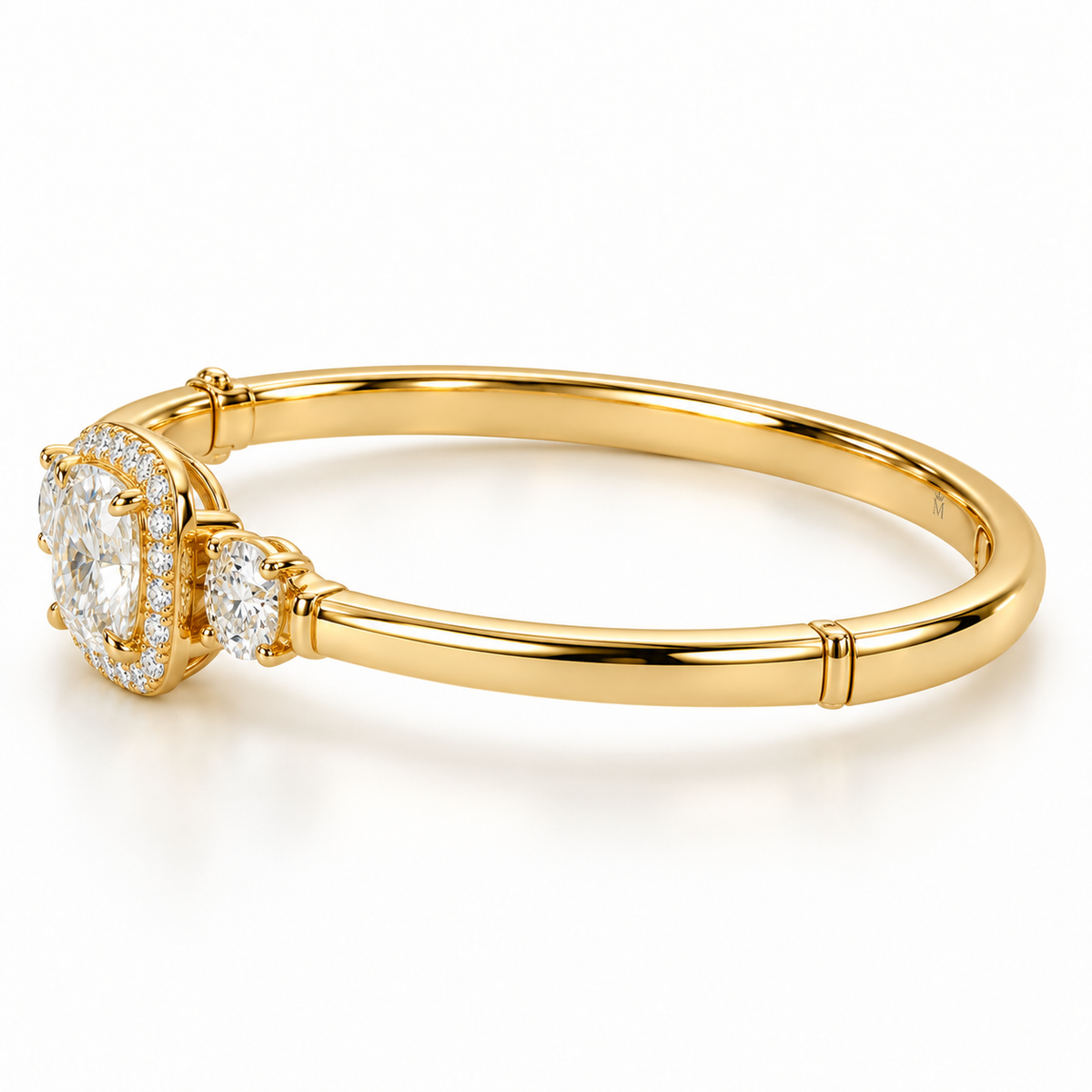 MISSISSI U11 cushion-cut lab-grown diamond halo closed oval bangle in 14K yellow gold, side-profile, inner-band and clasp view, with one round diamond on each shoulder.